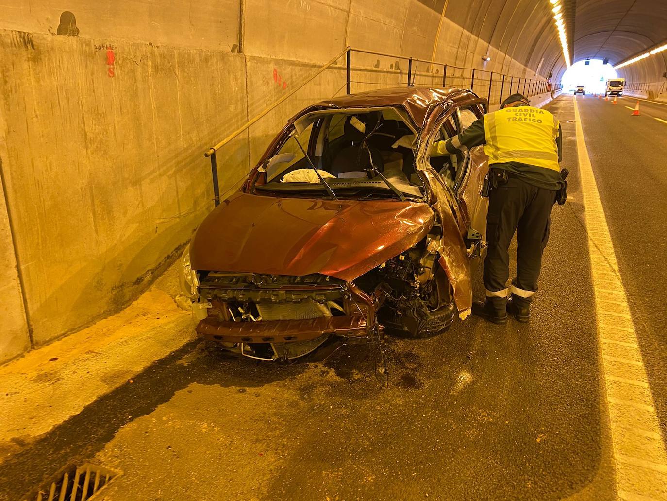 Fotos Accidente de coche en el túnel de la AP7 en Pilar de la
